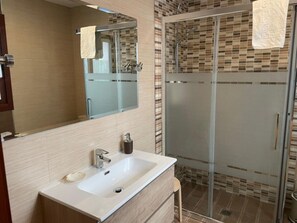 Hair dryer - Charming 18th-century home in Granada, parking included (Granada)