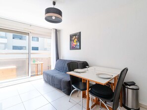 Dining - Air-Conditioned Studio with Parking Near the Beach (Narbonne-Narbonne Plage-Narbonne Plage)