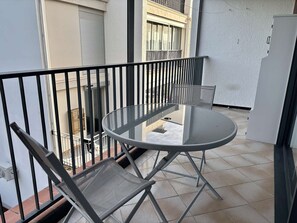 Outdoor dining - Air-Conditioned T2 Apartment for 4 in Argelès-sur-Mer with Parking (Argelès-sur-Mer)