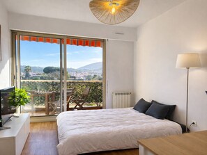 1 bedroom - Peaceful Apartment with Private Parking in Hyères (Hyères)
