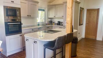 Dishwasher, cookware/dishes/utensils