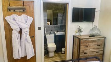3 bedrooms, individually decorated, individually furnished, free WiFi