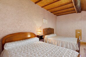 A room with two wooden beds, a nightstand with a lamp, and a wooden headboard. - Holiday Home 'Le Mas' with Mountain View, Wi-Fi, Air Conditioning (Arles-sur-Tech)