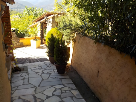 Property grounds. Holiday Home "Le Mas" with Mountain View, Wi-Fi, Air Conditioning