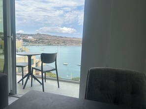 Interior - Delightful Sea View Apartment in St Pauls Bay (San Pawl il-Baħar)