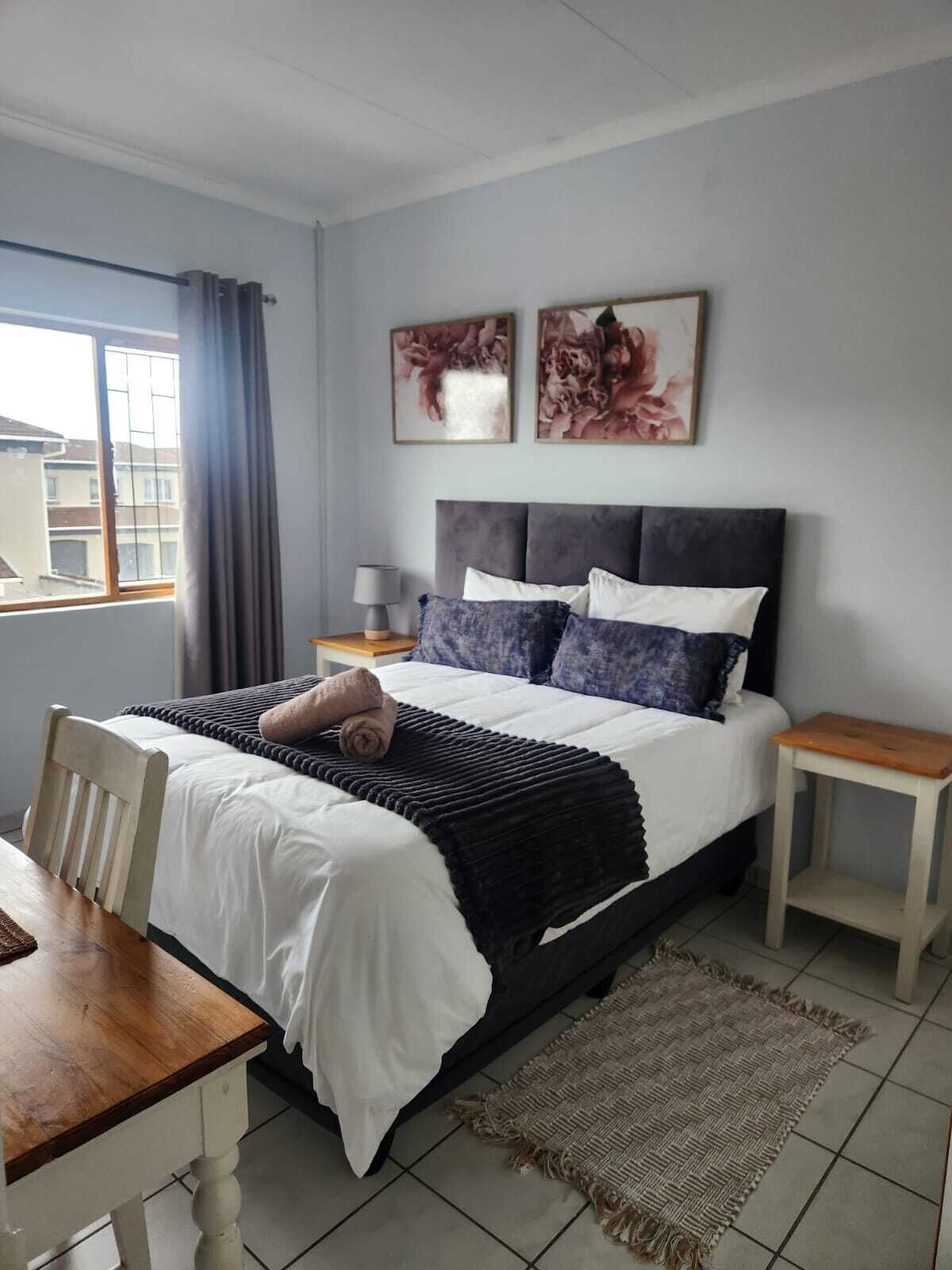 Skrivebord, skrivebord for bærbar PC og blendingsgardiner