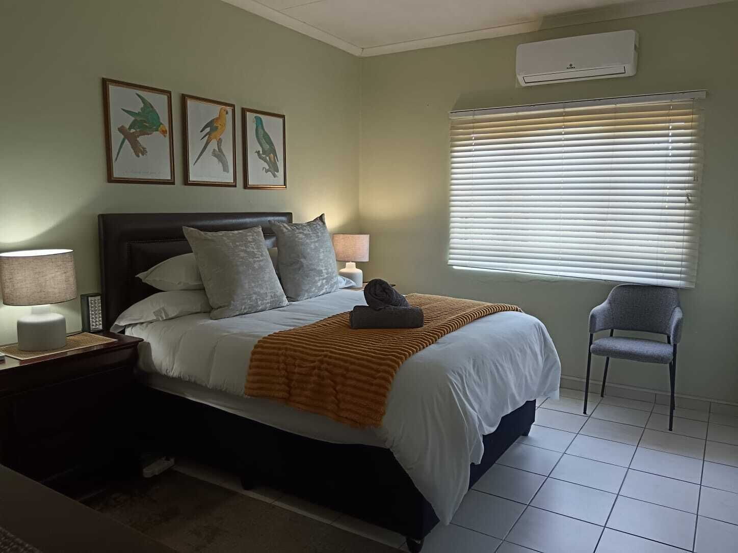 ดีลักซ์อพาร์ทเมนท์, ลานระเบียง, วิวสวน | โต๊ะทำงาน, พื้นที่ทำงานแบบใช้แล็ปท็อป, ผ้าม่านกันแสง, เตารีด/โต๊ะรีดผ้า