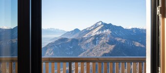 Vila Klif, a spacious vacation home near the ski slopes with a sauna and patio.
