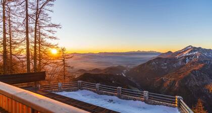 Vila Klif, a spacious vacation home near the ski slopes with a sauna and patio.