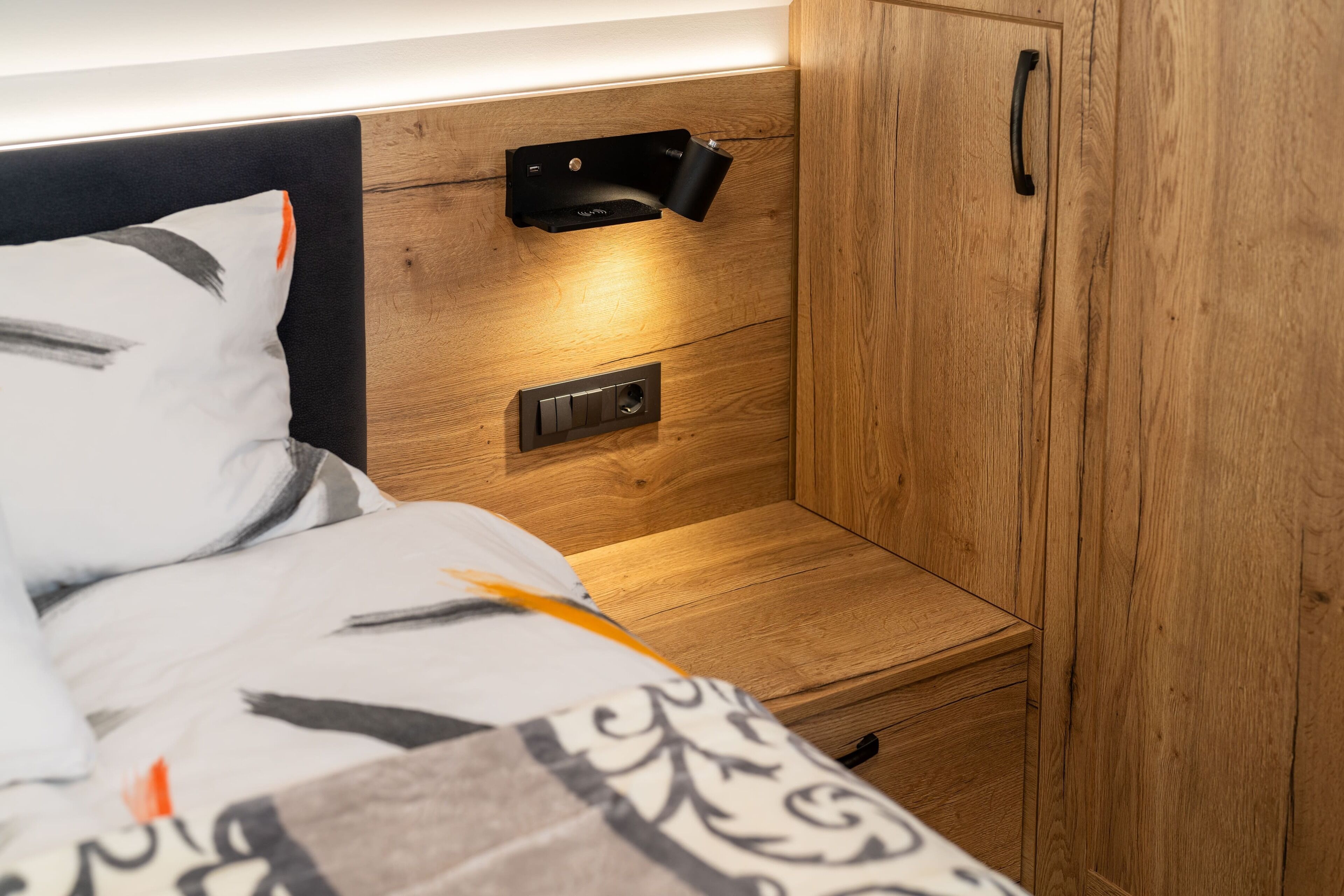 4 bedrooms, in-room safe, desk, iron/ironing board