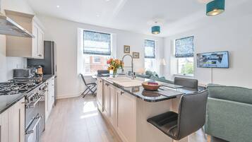 Dishwasher, cookware/dishes/utensils