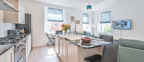 เครื่องล้างจาน, เครื่องครัว/จาน/ช้อนส้อม