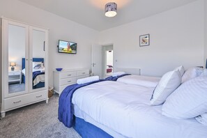 2 bedrooms, individually decorated, individually furnished, free WiFi - The Falstone Apartment (Torquay)