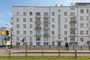 Exterior - Loft Apartment in Warsaw | Close to Metro | Pet Friendly (Warszawa)