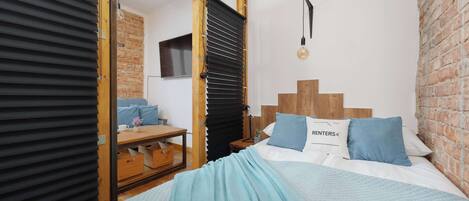 1 habitación, tabla de planchar con plancha, cuna de viaje y wifi