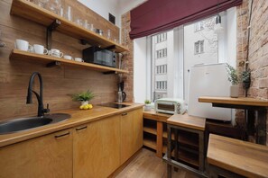 Fridge, microwave, oven, stovetop - Loft Apartment in Warsaw | Close to Metro | Pet Friendly (Warszawa)