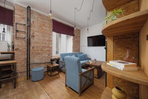 TV, offices - Loft Apartment in Warsaw | Close to Metro | Pet Friendly (Warszawa)