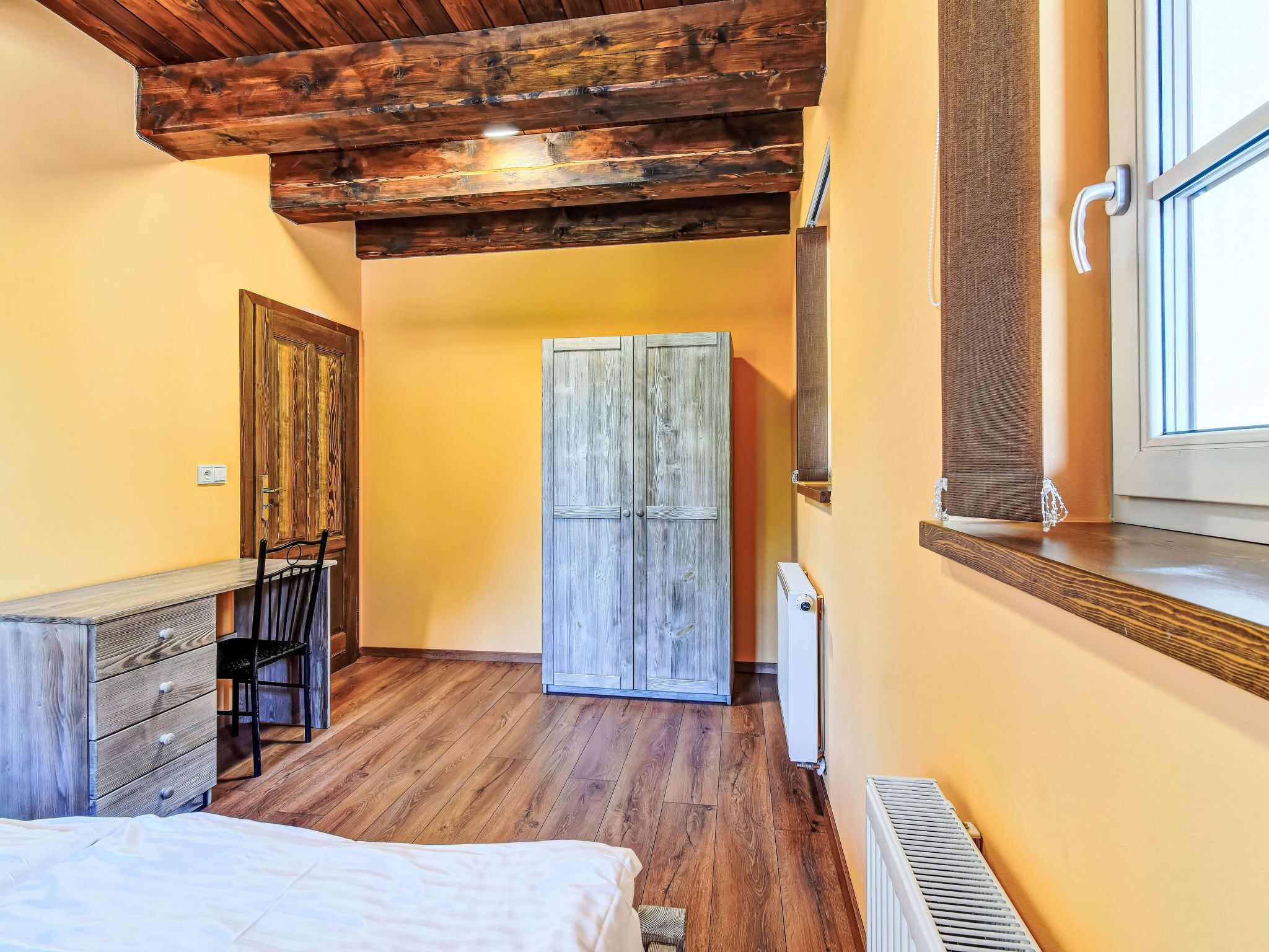 6 soverom, skrivebord og internettilgang