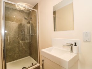 Shower - Ammerham Farm Cottage (Chard)