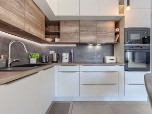 Fridge, microwave, oven, dishwasher - Apartment Vesna by Interhome (Pula)