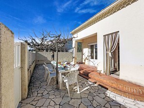 Outdoor dining - Maison Millet by Interhome (Saint Cyprien)