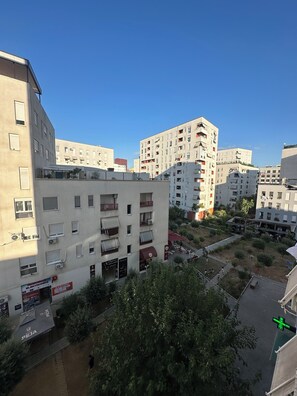 Exterior - Relax with the whole family at this peaceful place to stay. (Tiranë)