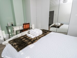 5 dormitorios, decoración individual, mobiliario individual