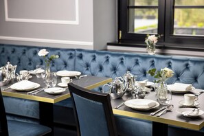 Déjeuner complet gratuit tous les jours