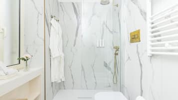 Suite | Bilik Mandi | Pancuran mandi, pengering rambut, selipar, tuala disediakan
