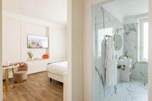 Junior Suite | In-room safe, free WiFi, bed sheets
