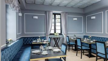 Free daily full breakfast