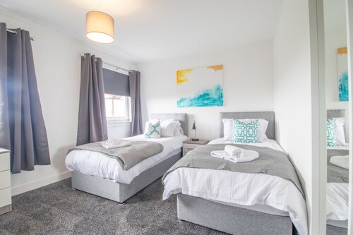 Mar Gardens - Modern 2 Bedroom Home