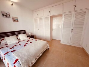 2 chambres, fer et planche à repasser, lit parapluie, Wi-Fi gratuit