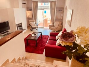 TV, fireplace, DVD player - Windmill Hill Apartment (Albufeira)