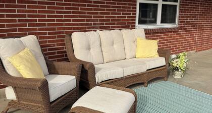 Cozy 1-bedroom suite in quaint Hartley with fireplace, coffee bar, outdoor area.