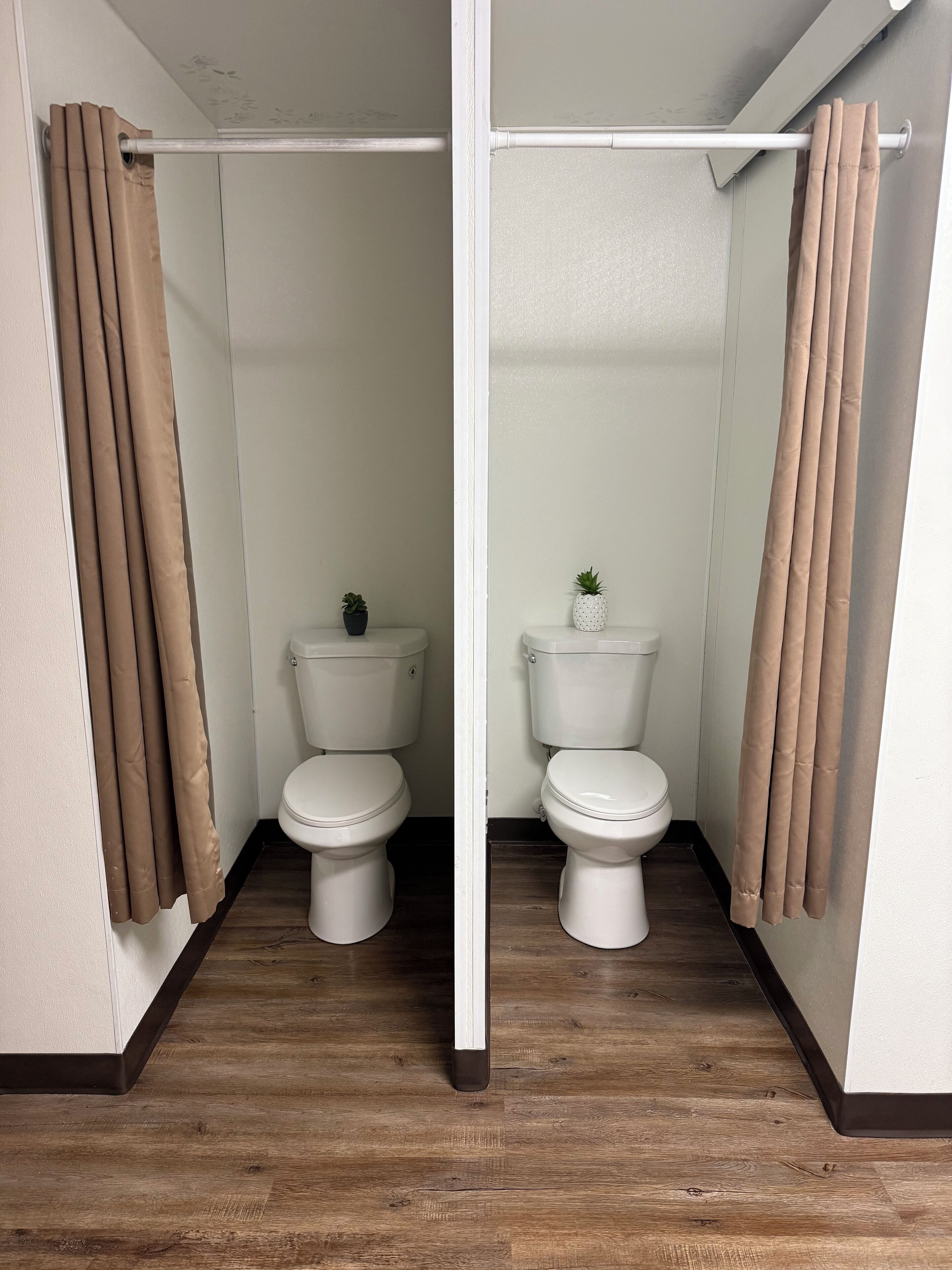 Ducha, secador de pelo, toallas, jabón