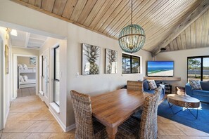 Interior - TikiTime by Liquid Life (Gulf Shores)