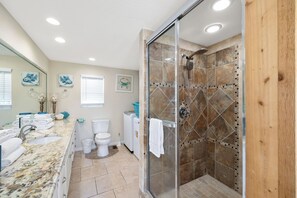 Shower, hair dryer, towels - TikiTime by Liquid Life (Gulf Shores)