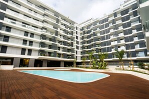 Pool - Modern Lisbon Balcony AND Pool by Homing (Lisbon)