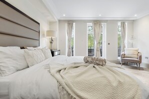 3 bedrooms, iron/ironing board, WiFi, bed sheets - The Park Lane Suite/Luxury 3Bedroom Sleeps 10 PL3B (London)