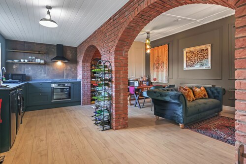 Pools Cottage 4 - The Winery