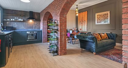 Pools Cottage 4 - The Winery