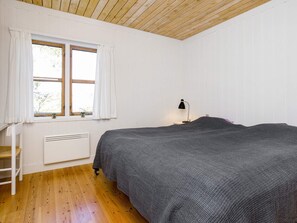 House | Interior - 3 Rooms, 1st Row, 2+4 People, 82m2 (Vaeggerlose)