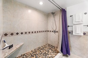 Shower, hair dryer, towels - Kona Pacific E734: Penthouse Corner unit, Best Ocean Views, AC, Walk to town (Kailua Kona)