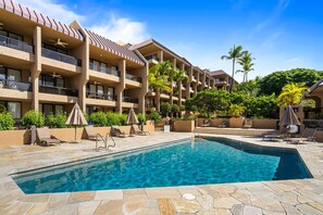 Pool - Kona Pacific E734: Penthouse Corner unit, Best Ocean Views, AC, Walk to town (Kailua Kona)