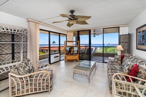 Smart TV - Kona Pacific E734: Penthouse Corner unit, Best Ocean Views, AC, Walk to town (Kailua Kona)