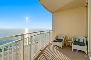 Property grounds - Beachfront condo w/ pool & Gulf views (Panama City Beach)