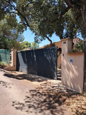 Property grounds - South Corsica rental Private room for 2 in villa (Cuttoli)
