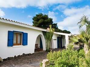 Exterior - Haus in Calasetta mit Grill und Garten by Interhome (Calasetta)