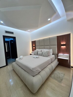 1 bedroom, iron/ironing board, internet, bed sheets